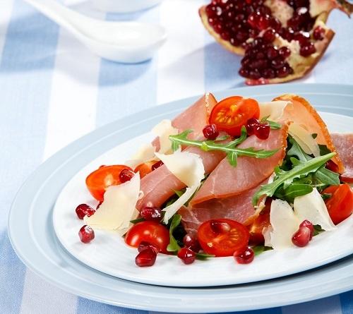Легкие салаты на праздник, которые не испортят талию — вкусные рецепты