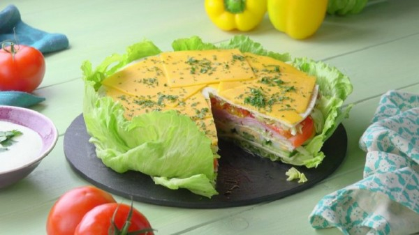 Салатный торт с тортильей — вкусный рецепт