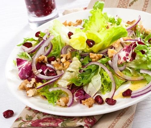 Легкие салаты на праздник, которые не испортят талию — вкусные рецепты